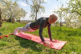 你是哪边的？本菲卡门将特鲁宾扑点后被队友阿劳若补射进球